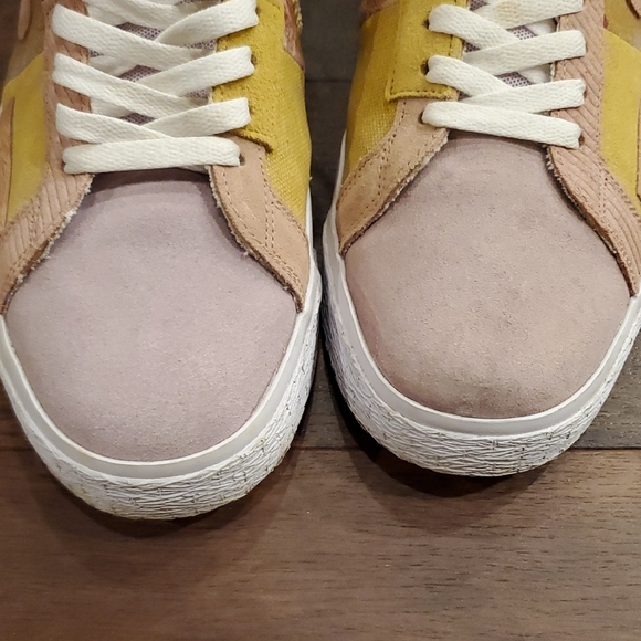 Nike High-Top Sneakers in Yellow and Beige - Picture 11 of 12
